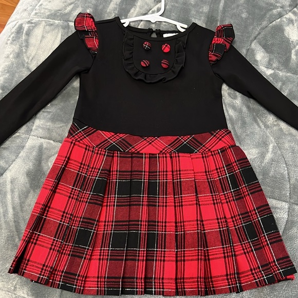 Rare Collections Black and Red Dress. One of my favorites on—looks beautiful! - Picture 2 of 6